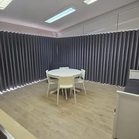 Fernandes House *