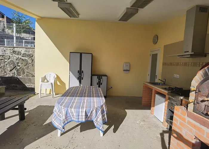 Проживание в семье Fernandes House Паредиш-ди-Кора