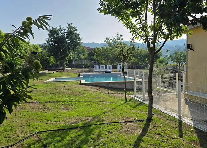 Проживание в семье Fernandes House *